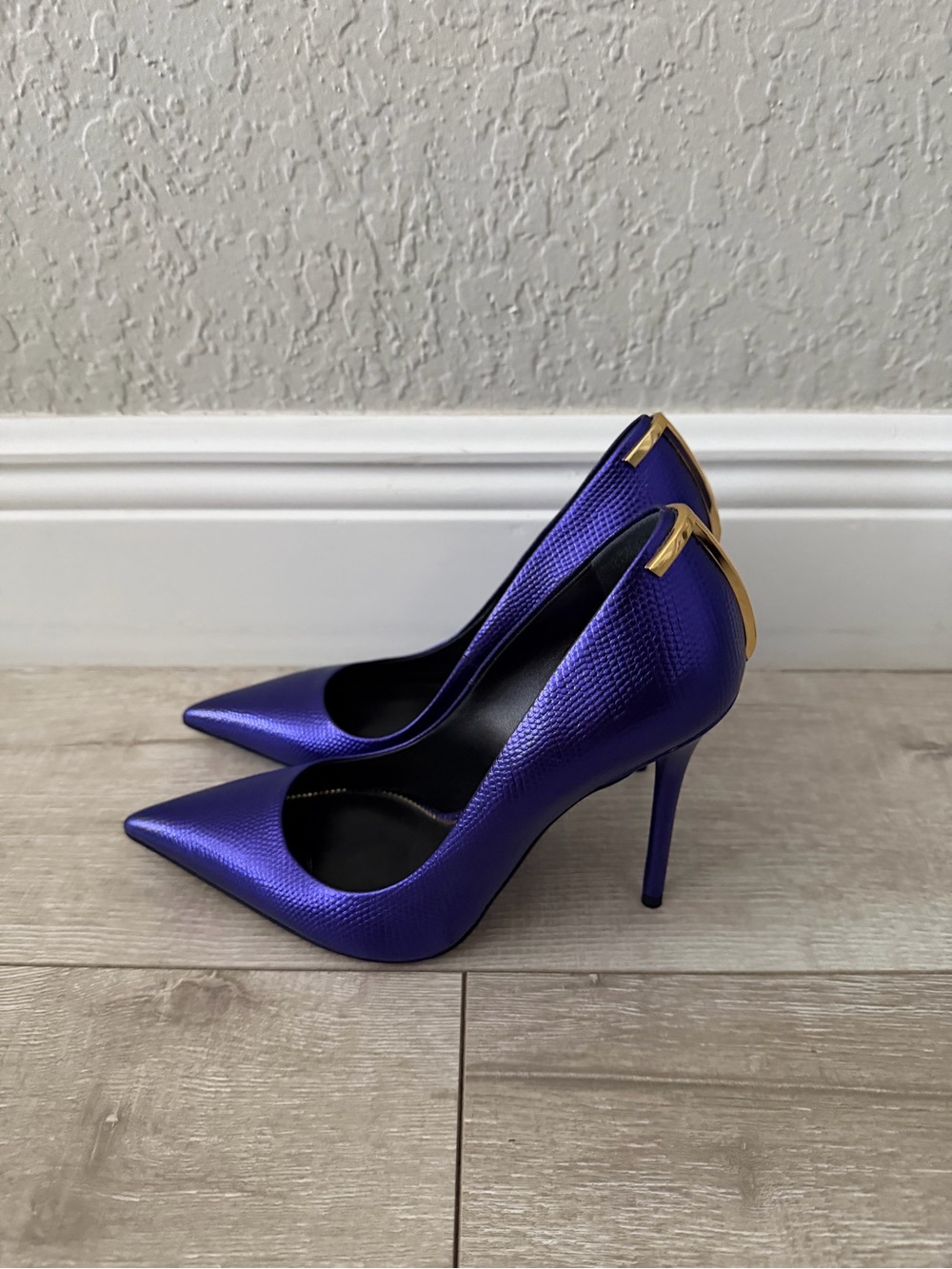 Tom Ford Purple Pointed Stiletto Heels with Gold Heel T women 37 U.S. 7 pumps - Picture 2 of 6